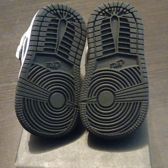 Jordan 1 Retro High OG (TD) Black and White Kids' Sneakers 3c NWBOX - Picture 9 of 10